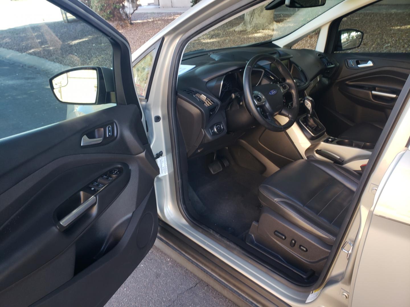 2015 /gray and black Ford C-Max Hybrid sel (1FADP5BU3FL) with an 2.0L L4 DOHC 16V engine, 6-Speed Automatic transmission, located at 323 E Dunlap Ave., Phoenix, AZ, 85020, (602) 331-9000, 33.567677, -112.069000 - 2015 Ford C-Max SEL,.......A Must See!!...... No accidents, Ice cold AC. The car is gorgeous inside and out. Power windows, Power door locks, Touch screen Stereo/Cd player, Phone sync, Bluetooth, Satellite compatible, Backup camera, Beautiful gray and black interior with black Leather seats, Incredi - Photo#8